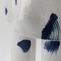 <a href="https://www.galeriegosserez.com/artistes/salomon-celine.html">Céline Salomon</a> - Owen - Tabouret Blanc & Bleu